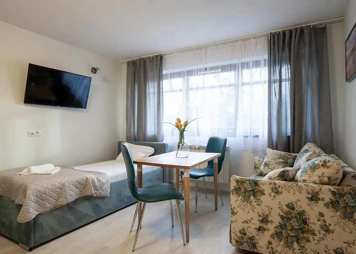 Roomsy Guest House