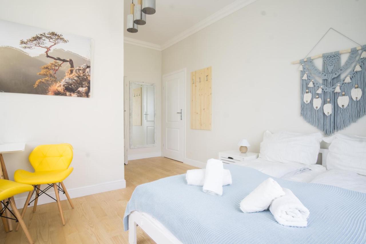 Roomsy Apartment
